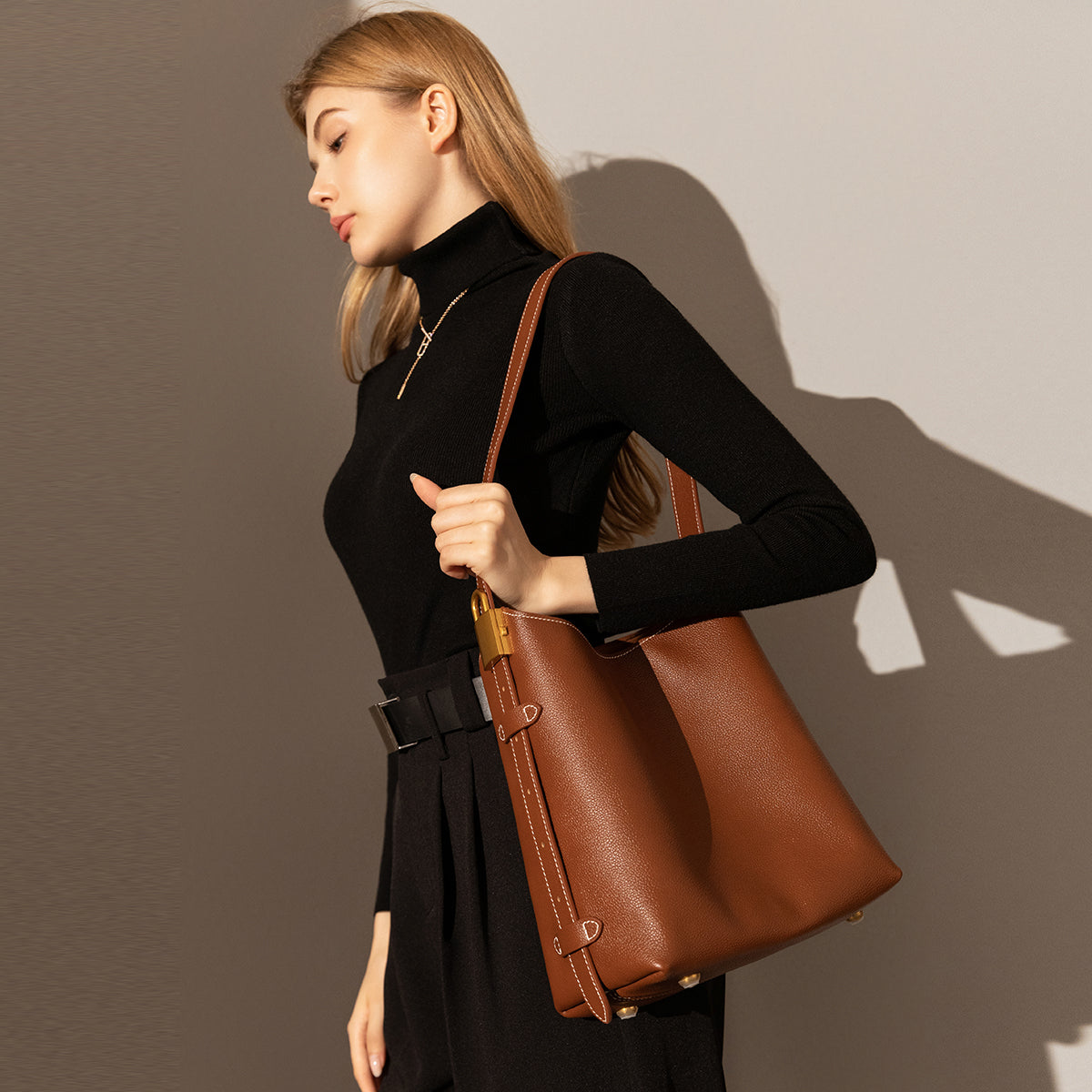 Essential Leather Bucket Bag-7
