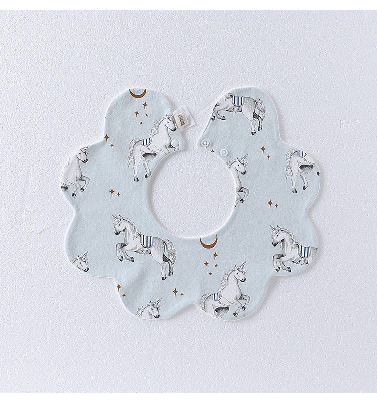 Entzückendes Lätzchen aus Baumwolle mit einfachem Muster und Blumenmuster zum Aufstecken