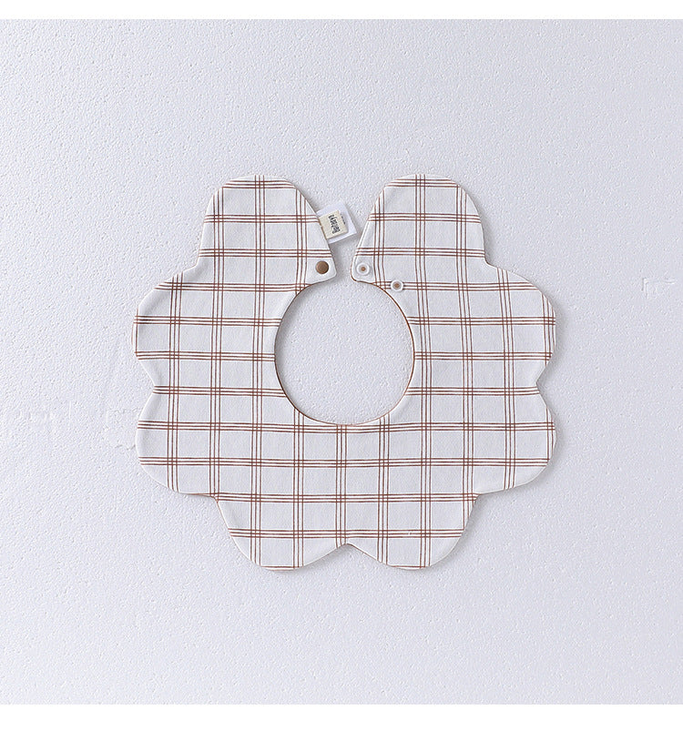 Entzückendes Lätzchen aus Baumwolle mit einfachem Muster und Blumenmuster zum Aufstecken